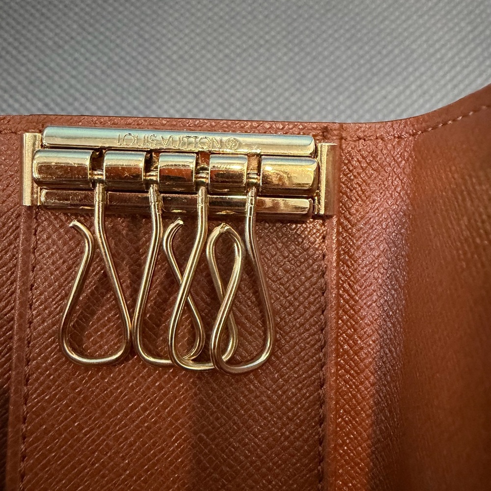 Louis Vuitton 4 Key Ring Holder - Picture 8 of 10